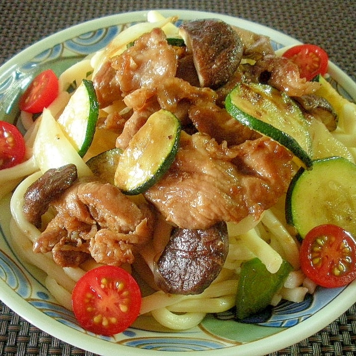 ガッツリ旨い!焼肉と夏野菜の簡単スタミナうどん♪